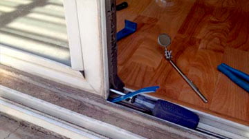 https://www.24hr-sliding-door-repair.com/wp-content/uploads/images/sliding-door-track-repair-optimized.jpg